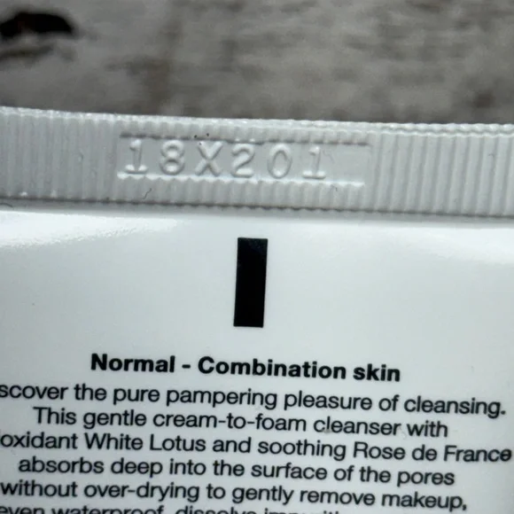 Lancome Creme Radiance Gentle Cleansing Creamy-Foam Rose, Lotus Flower Extracts - Picture 4 of 4